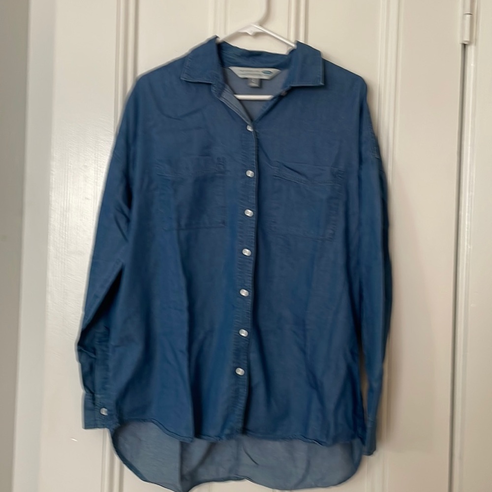 Old Navy women’s chambray shirt